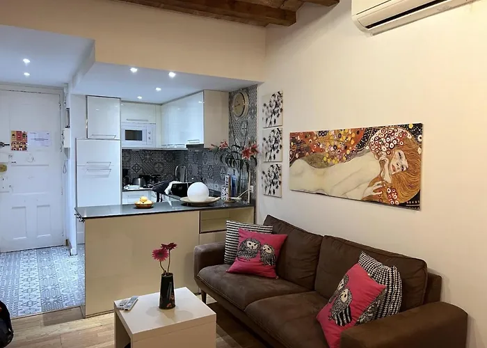 Blasco De Garay: Acogedor En El Corazon De Poble-sec ברצלונה