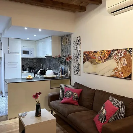 Blasco De Garay: Acogedor Apartamento En El Corazon De Poble-Sec Barcelona
